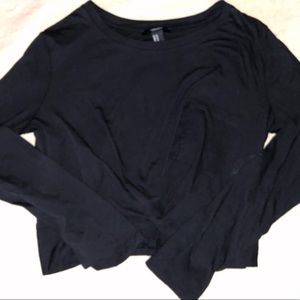 Women’s black crop top with pocket